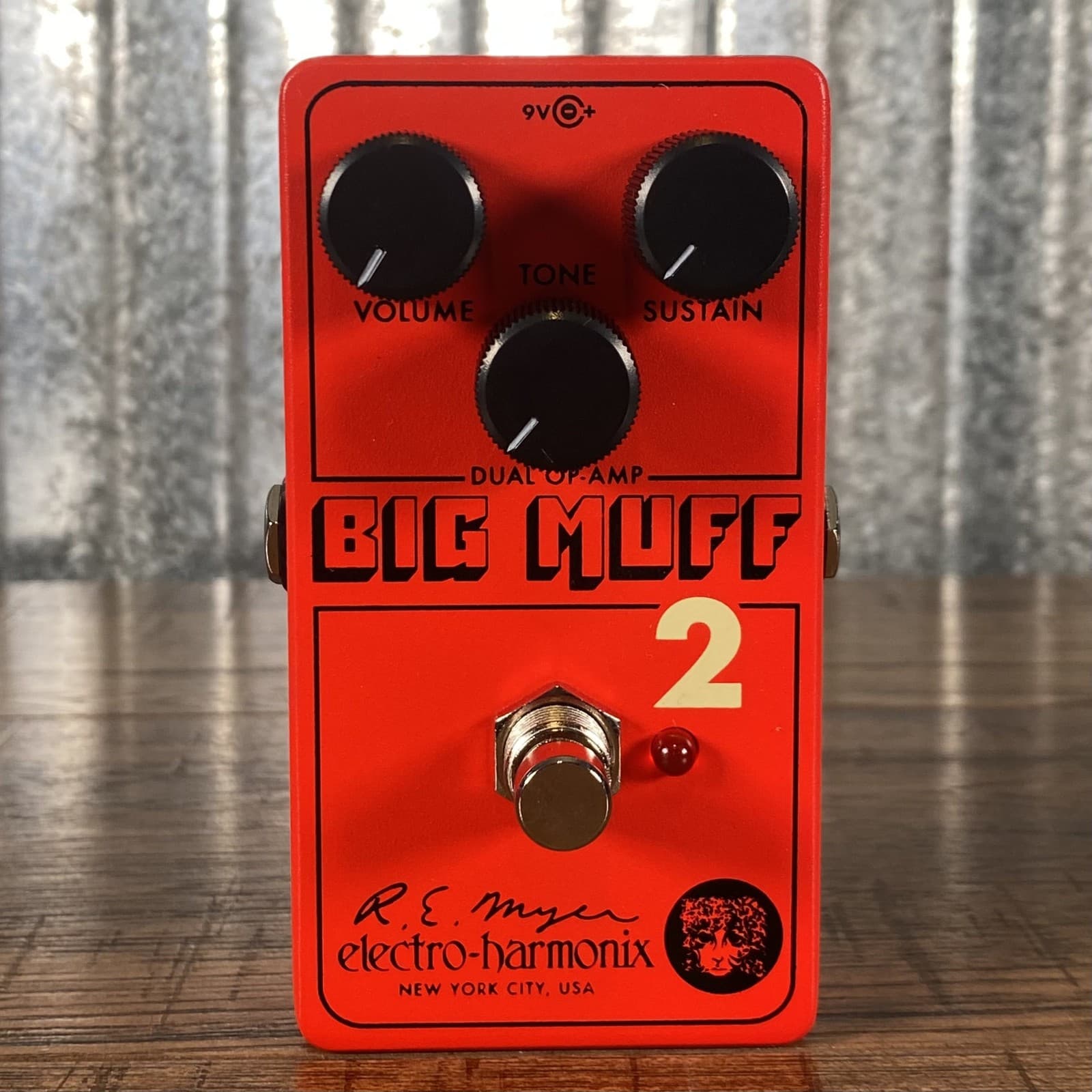 Electro-Harmonix EHX Big Muff Pi 2 Fuzz Guitar Effect Pedal Demo