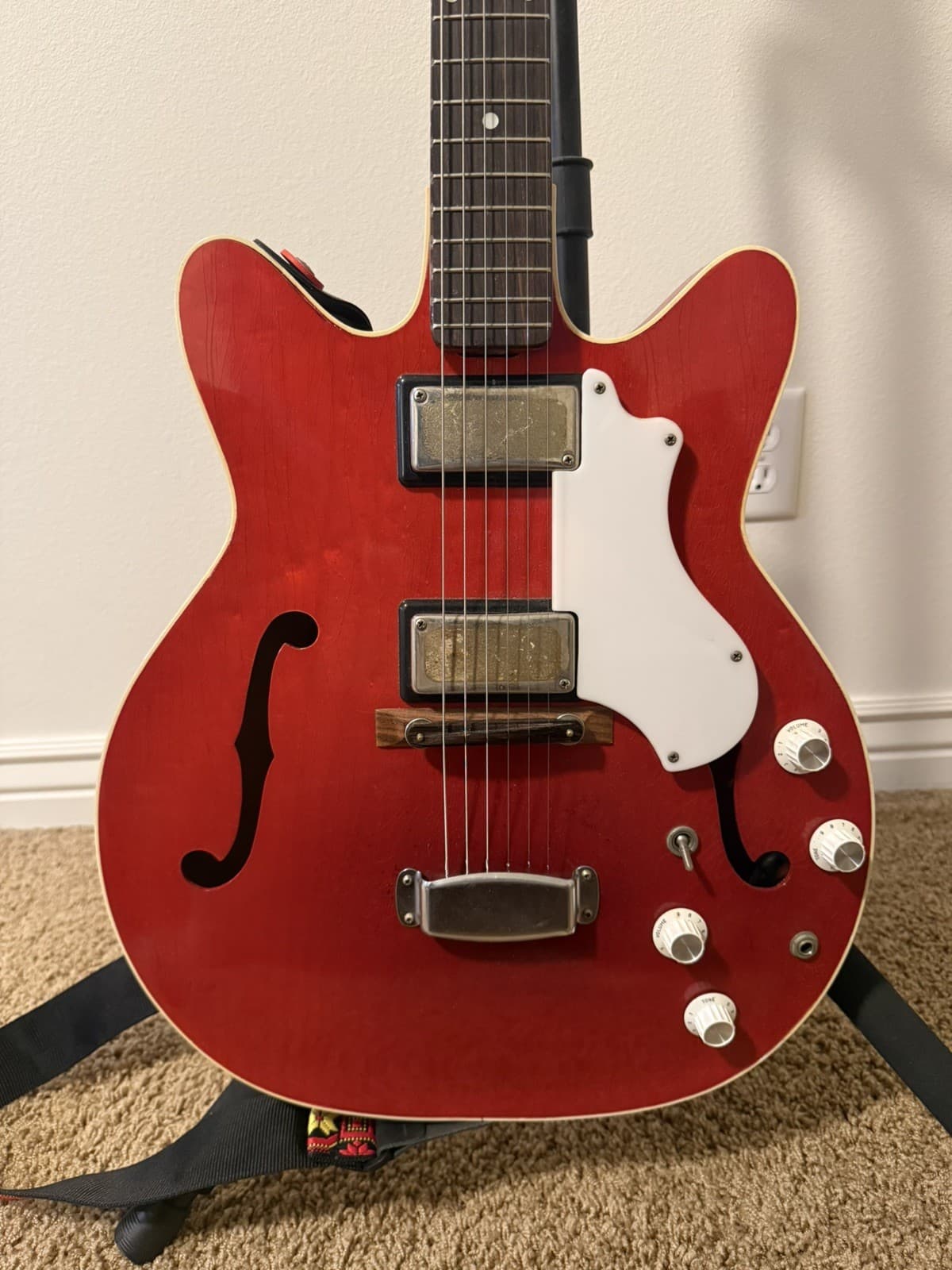 Supro Croydon S666 Electric Guitar 1967 Vintage Red Semi Hollow Body & Case