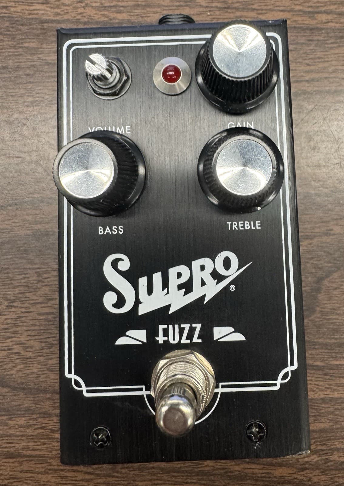Supro Model 1304 Fuzz Analog Guitar Effects Pedal for Electric Guitar