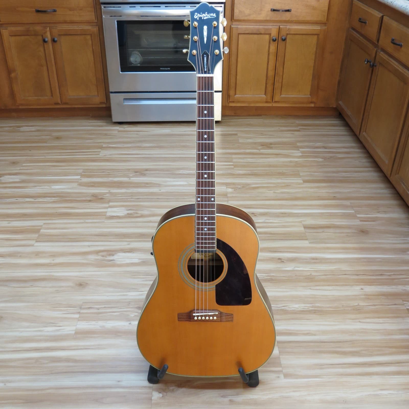 Epiphone Masterbilt AJ-500 RE NS. Solid Spruce Top /Rosewood Acoustic Guitar