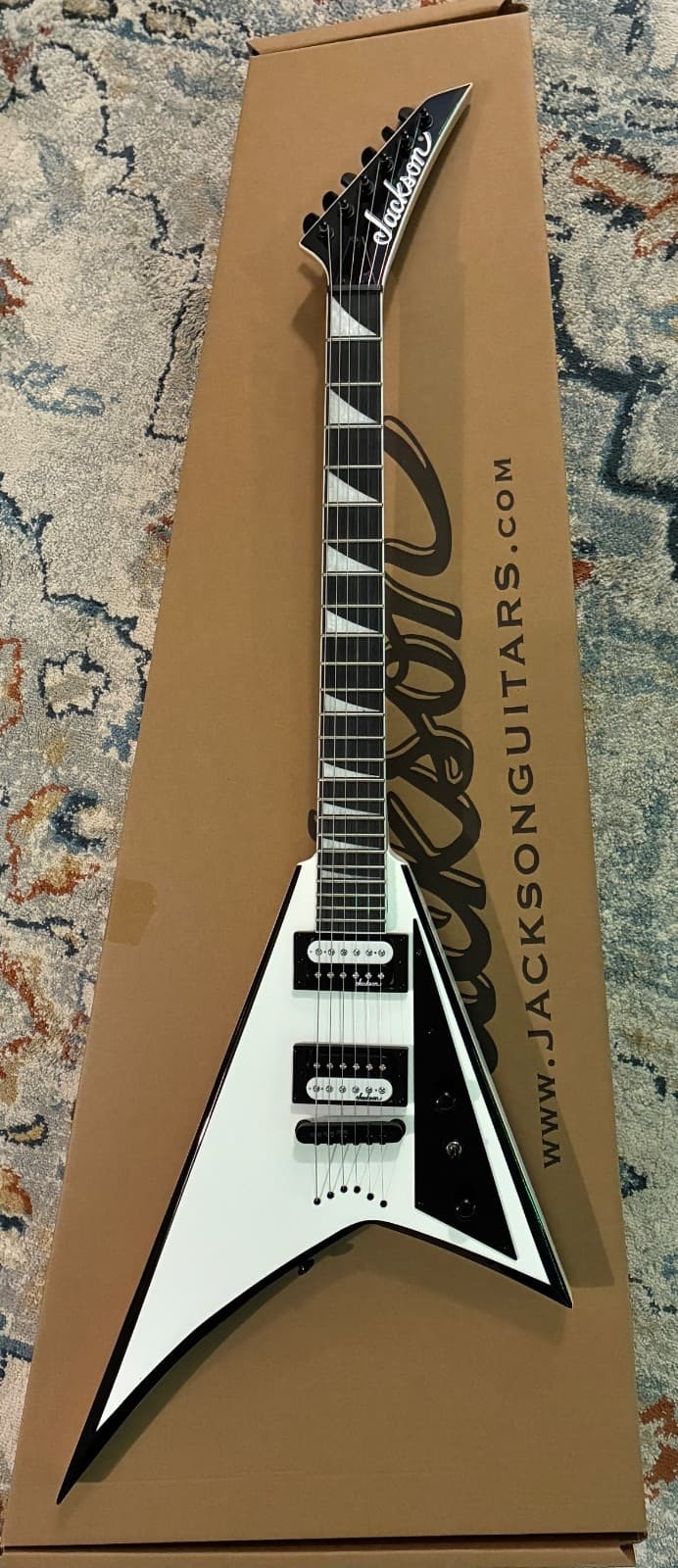 Jackson Rhoads JS32T - White with Black Bevels