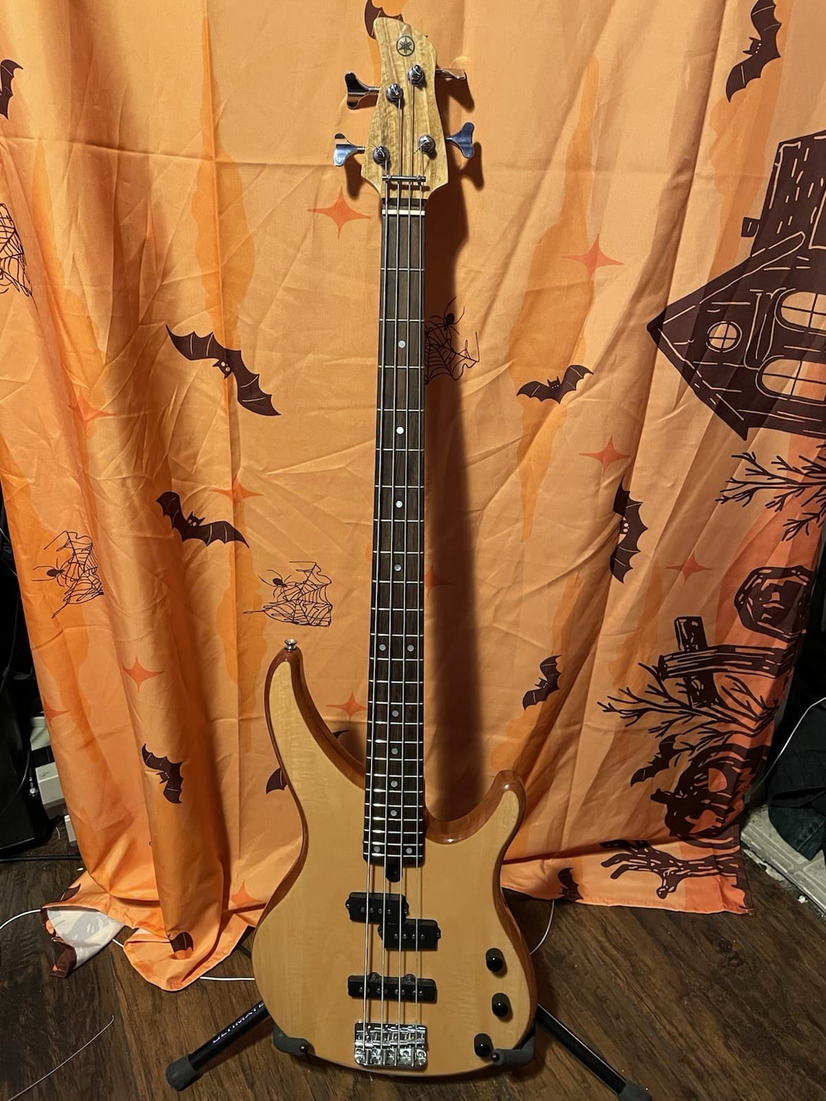 Yamaha trbx174ew 4 String Electric Bass Exotic Wood with Case Mango Retro Rock