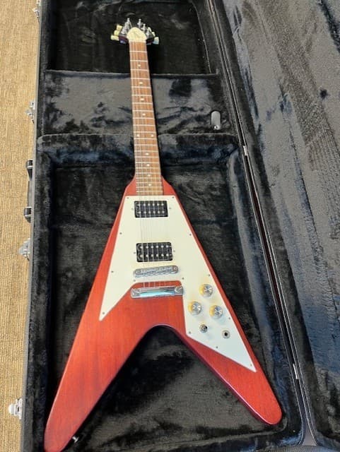 2007 Gibson Flying V Guitar faded cherry