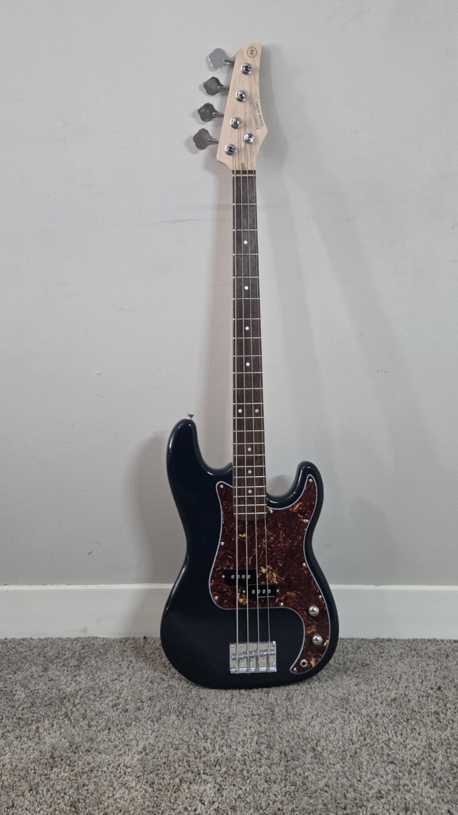 Nashville Guitar Works Electric Bass Guitar 4-String Black Right-Handed