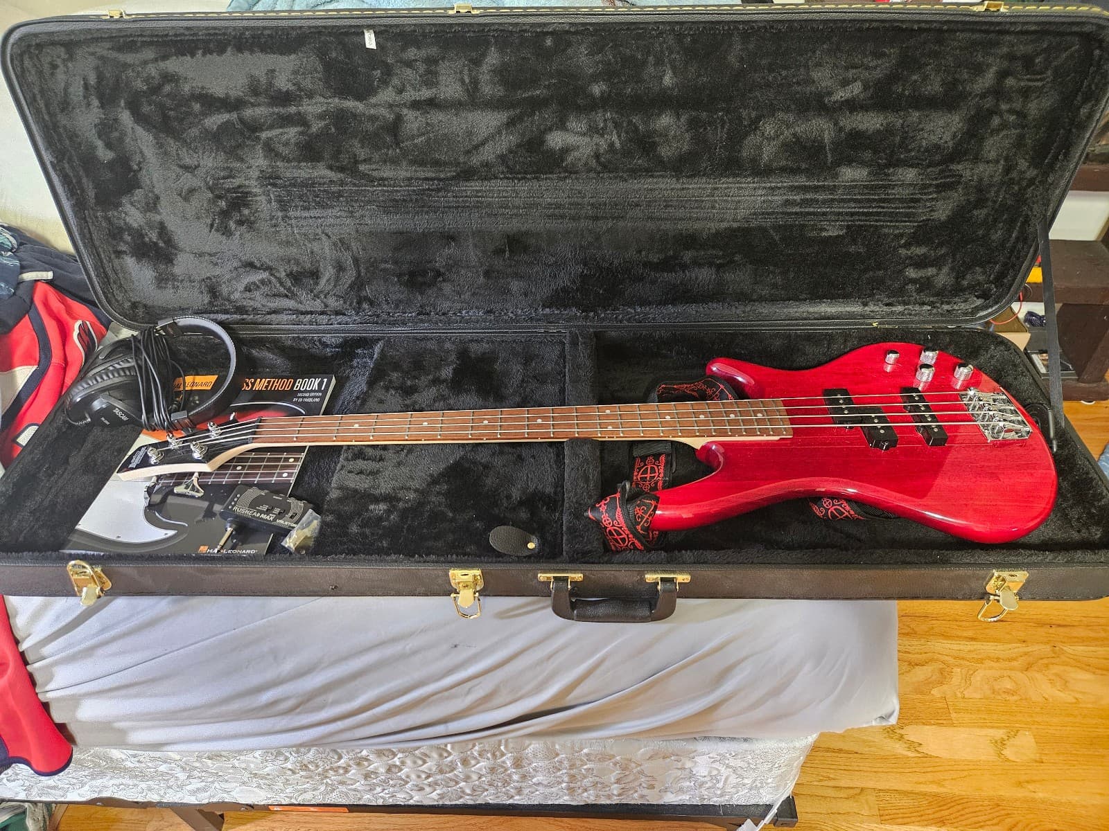 Ibanez GSR200 4-String Electric Bass Guitar + Case, Learning Book, Strap