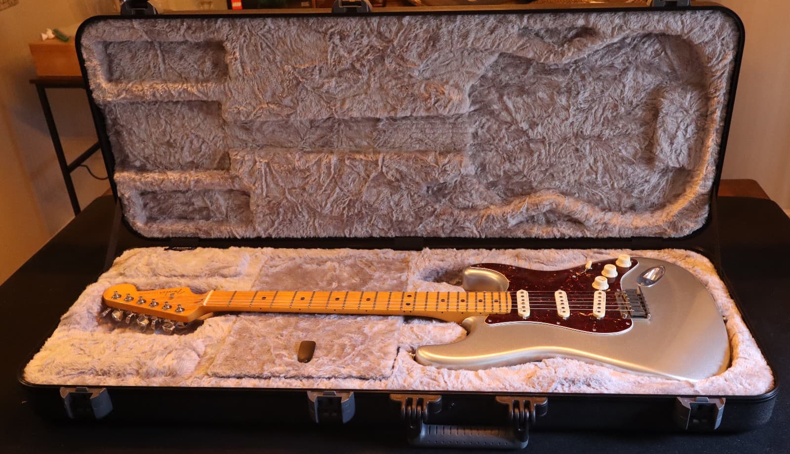 Fender American Ultra Stratocaster – Custom 1-of-1 Maple Neck Swap | Inca Silver