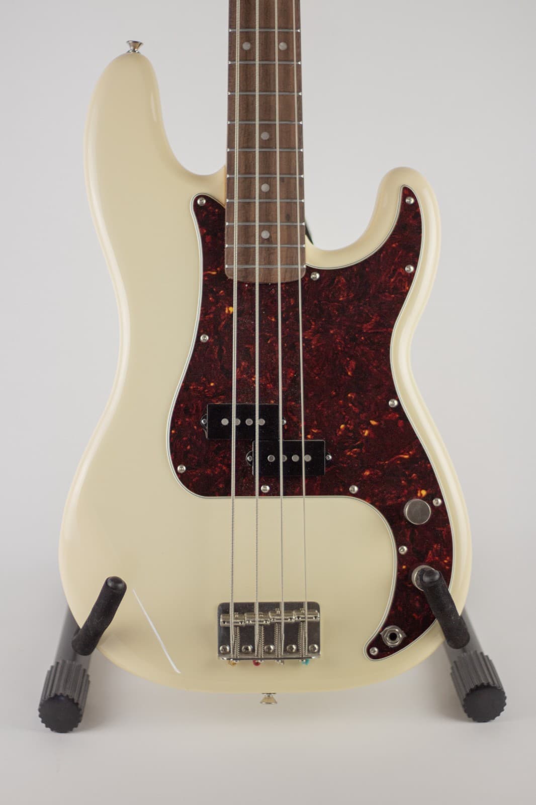 Squier Classic Vibe '60s Precision Bass Olympic White WITH HARD CASE