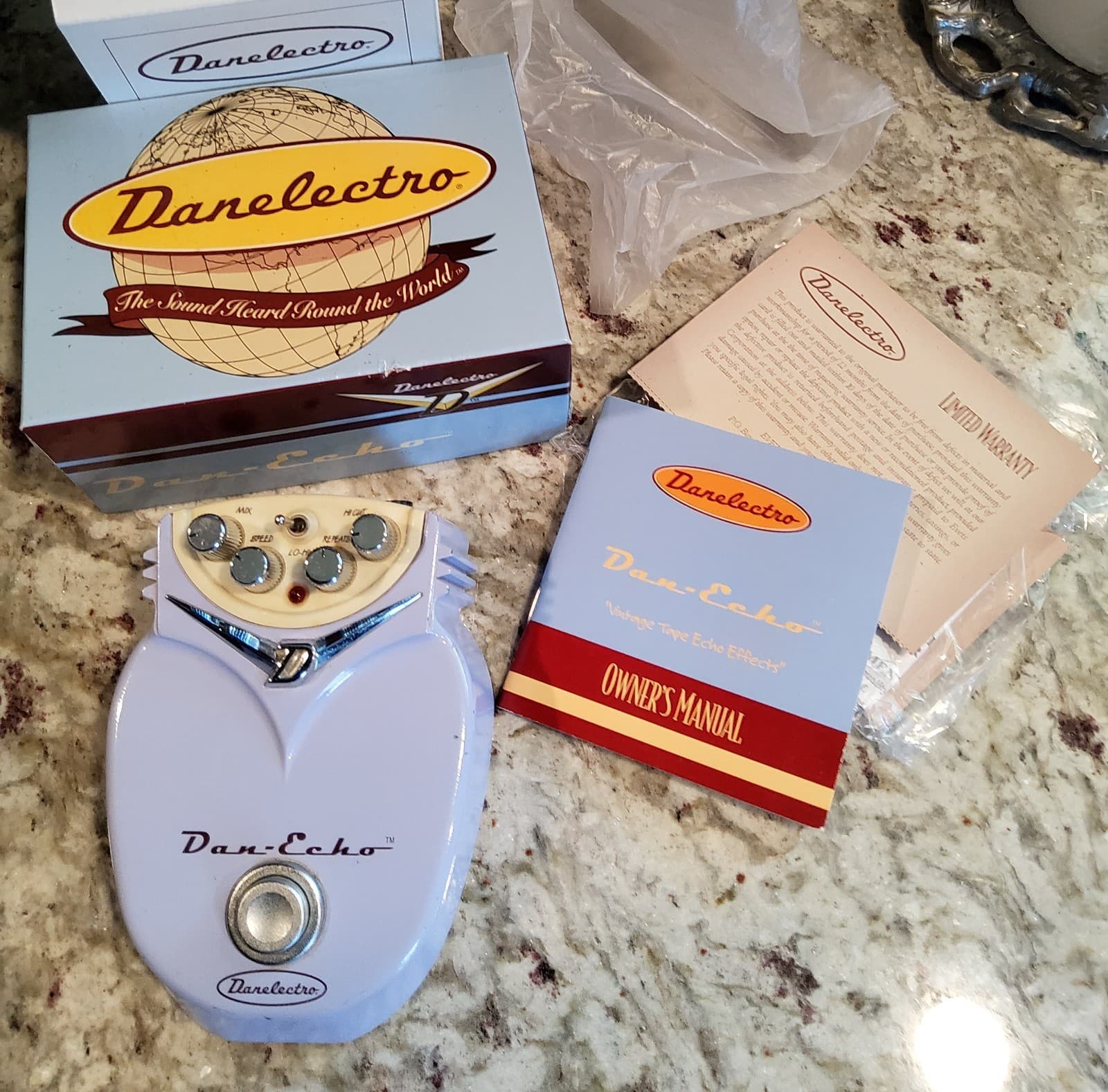 1996/97 Danelectro Dan-Echo Delay DE-1 Guitar Effects Pedal VTG Tape Echo Effect