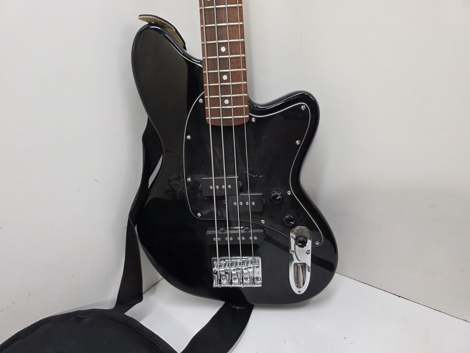 IBANEZ TALMAN TMB30 BASS GUITAR GOOD USED W/BAG BLACK