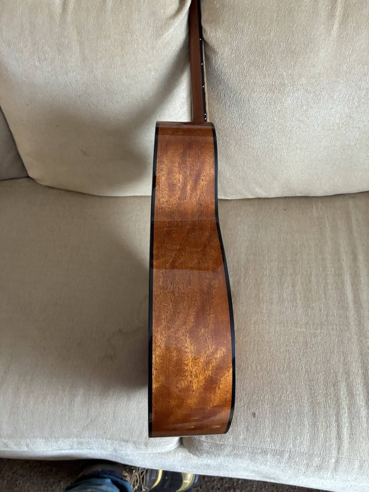 Yamaha FS800 Acoustic Guitar Comes Guitar Case Summit Guitar Pack