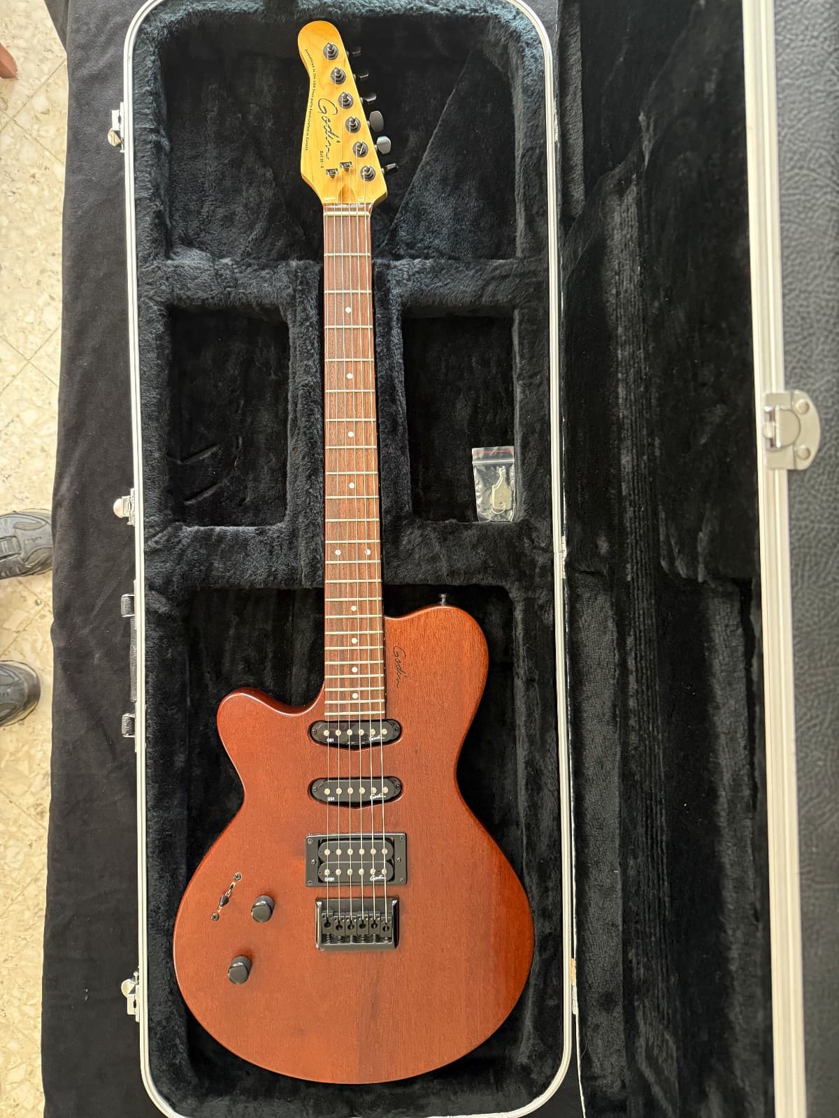 LEFTY - GODIN EXIT22 ELECTRIC GUITAR - LEFT HANDED