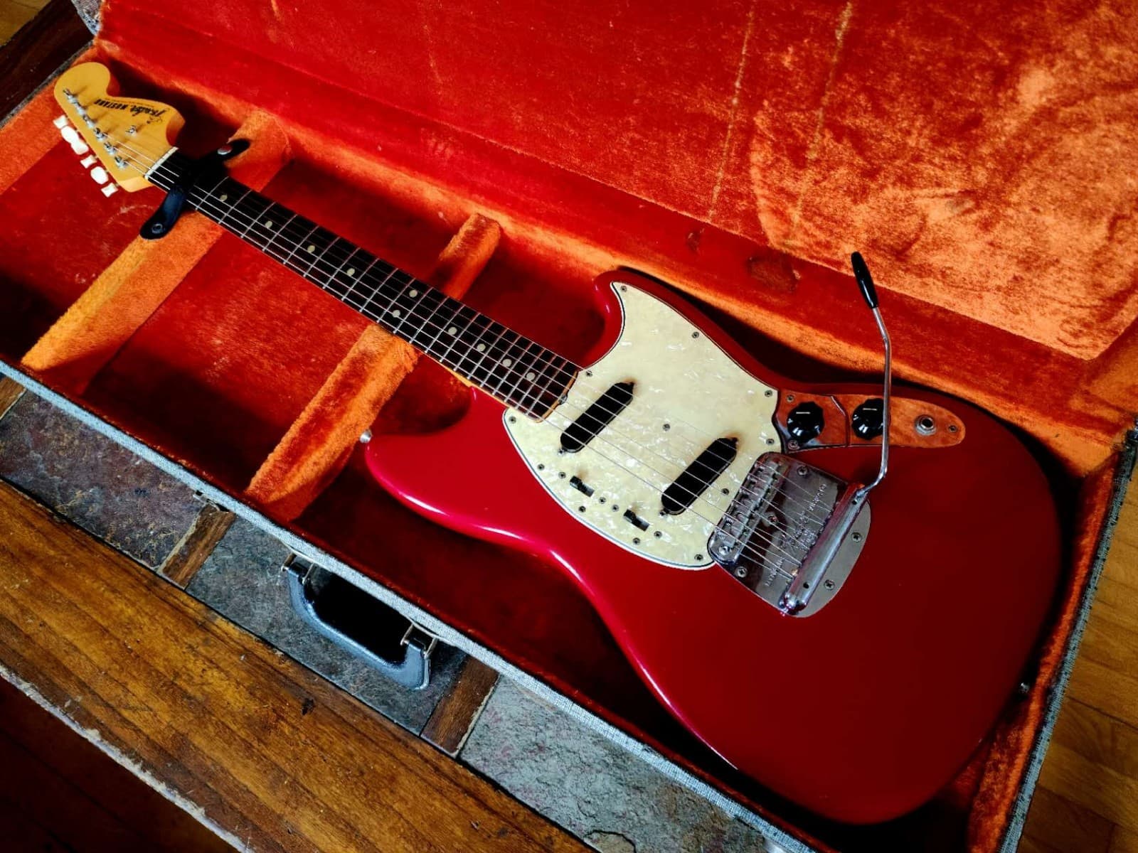 Fender Mustang USA vintage w/ohsc 1967 - Dakota red