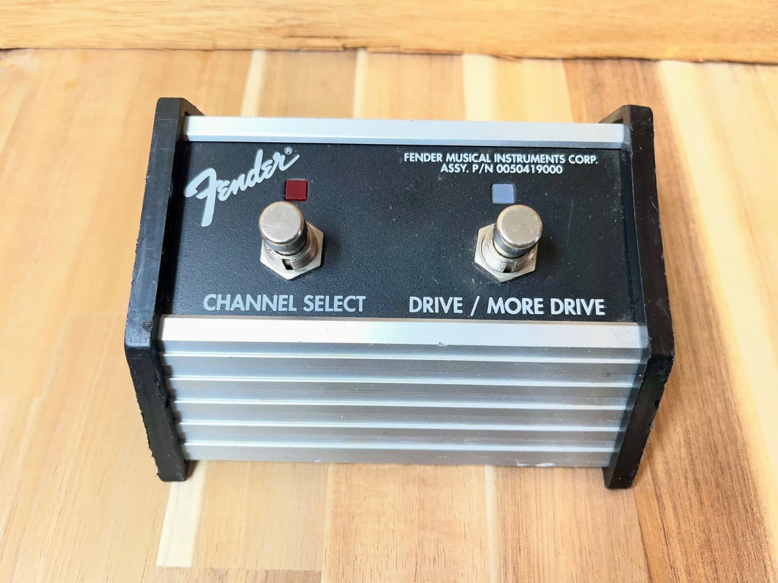 Fender Guitar Amplifier 2-Button Foot Switch _ Channel Select • Drive/More Drive