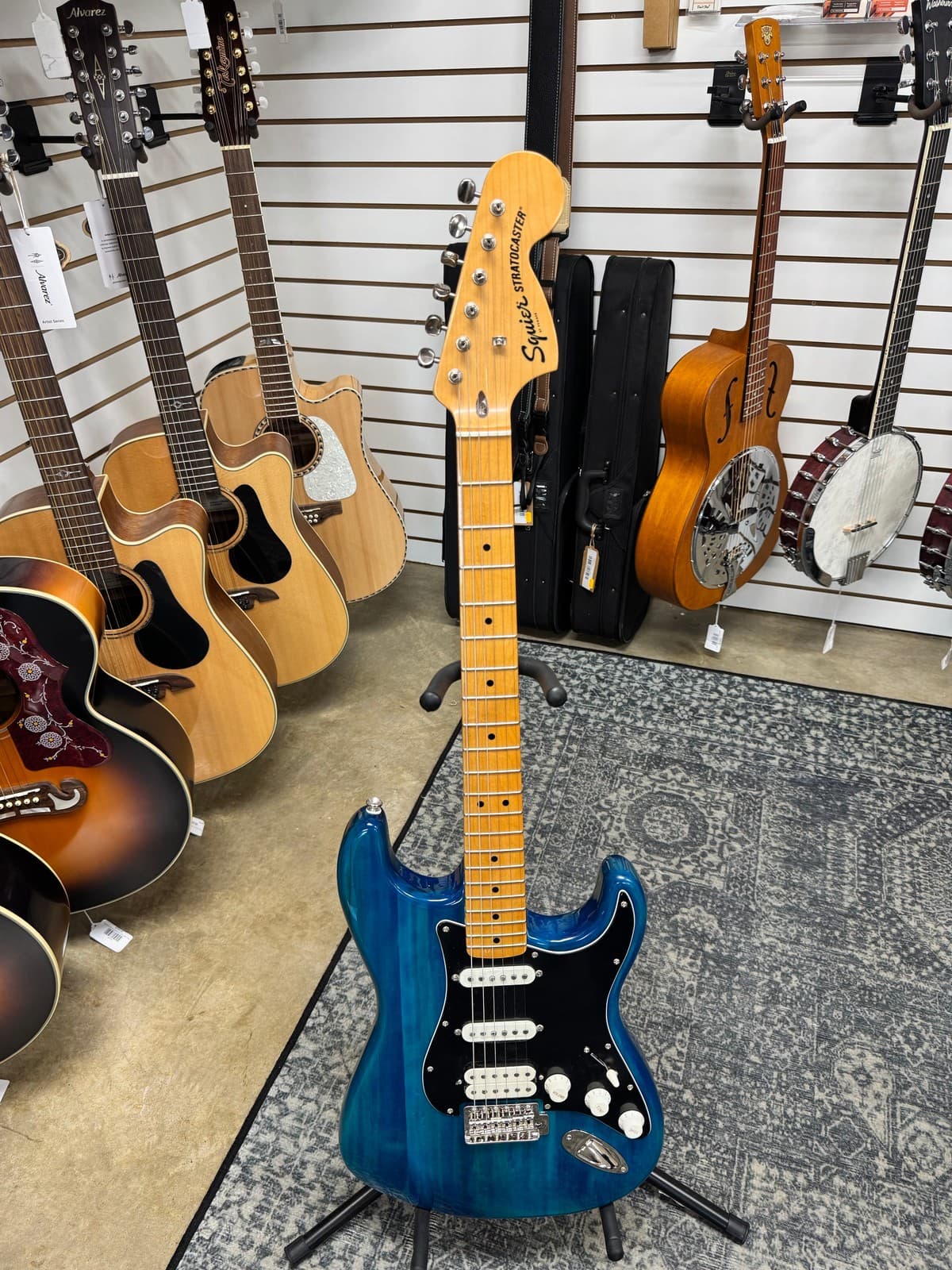 Squier FSR Classic Vibe 70s Stratocaster Maple Fingerboard - Sapphire Blue Trans