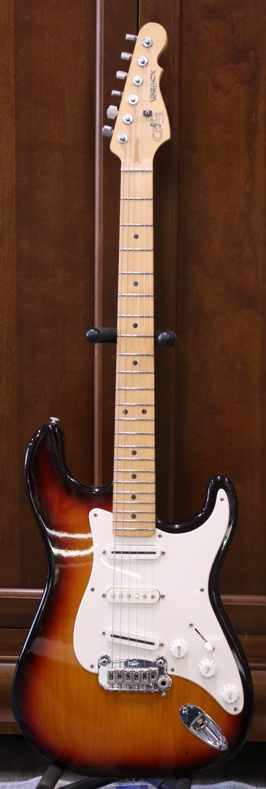 G&L Legacy Guitar 1995 -Sunburst w/Gig-bag