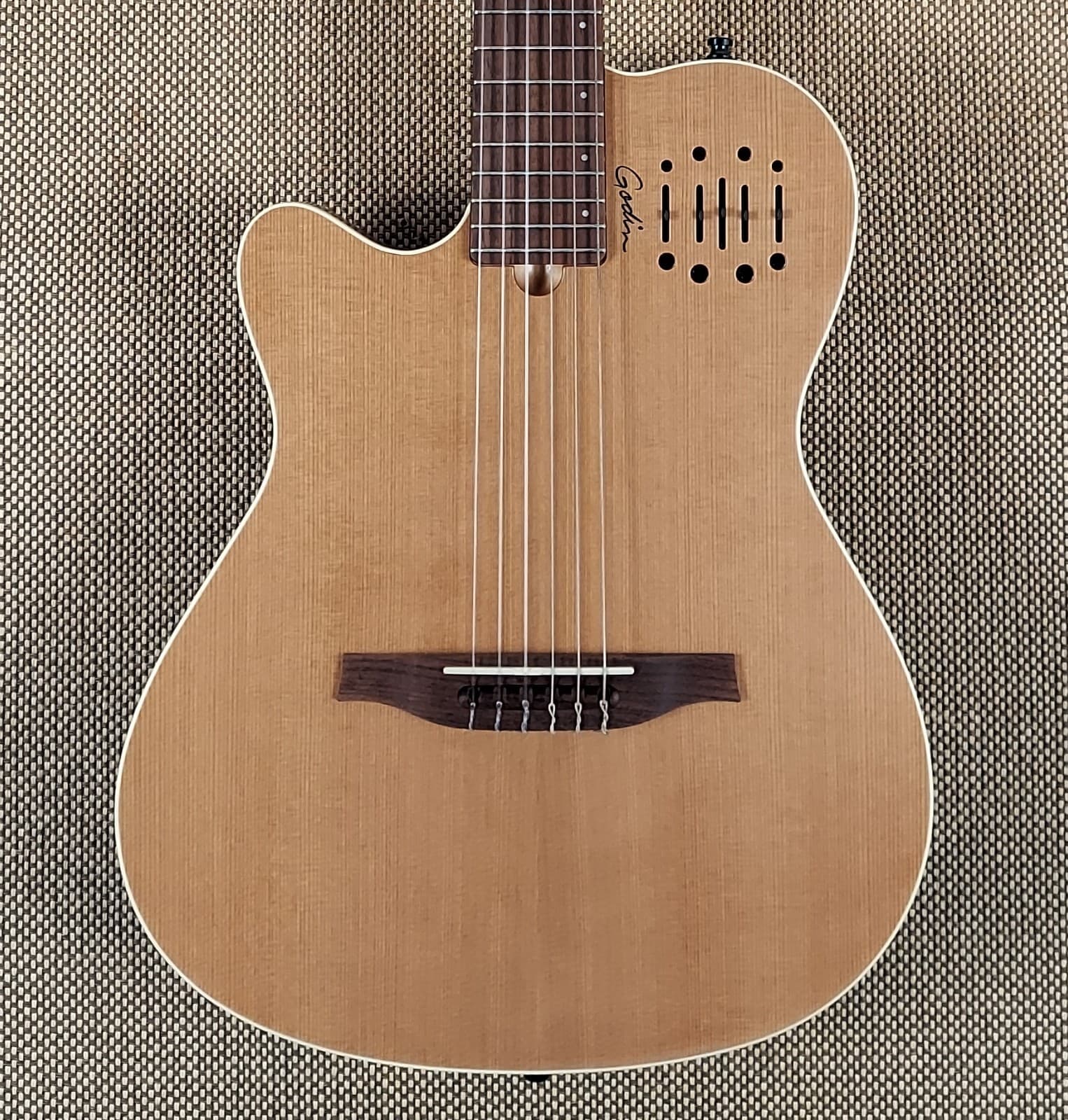 2019 Godin Multiac Nylon Encore Left-Handed Very Good Condition Super Clean