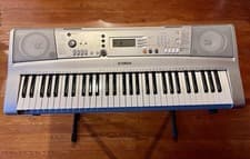 Yamaha PSR E303 Electronic Keyboard Piano Synthesizer w/AC Adapter and Stand