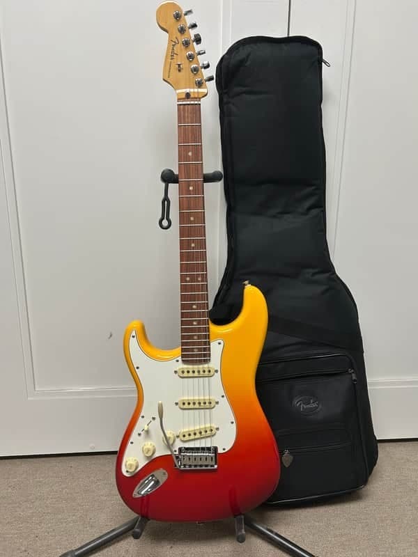 Fender Player Plus Stratocaster Left-Handed Electric Guitar Tequila Sunrise