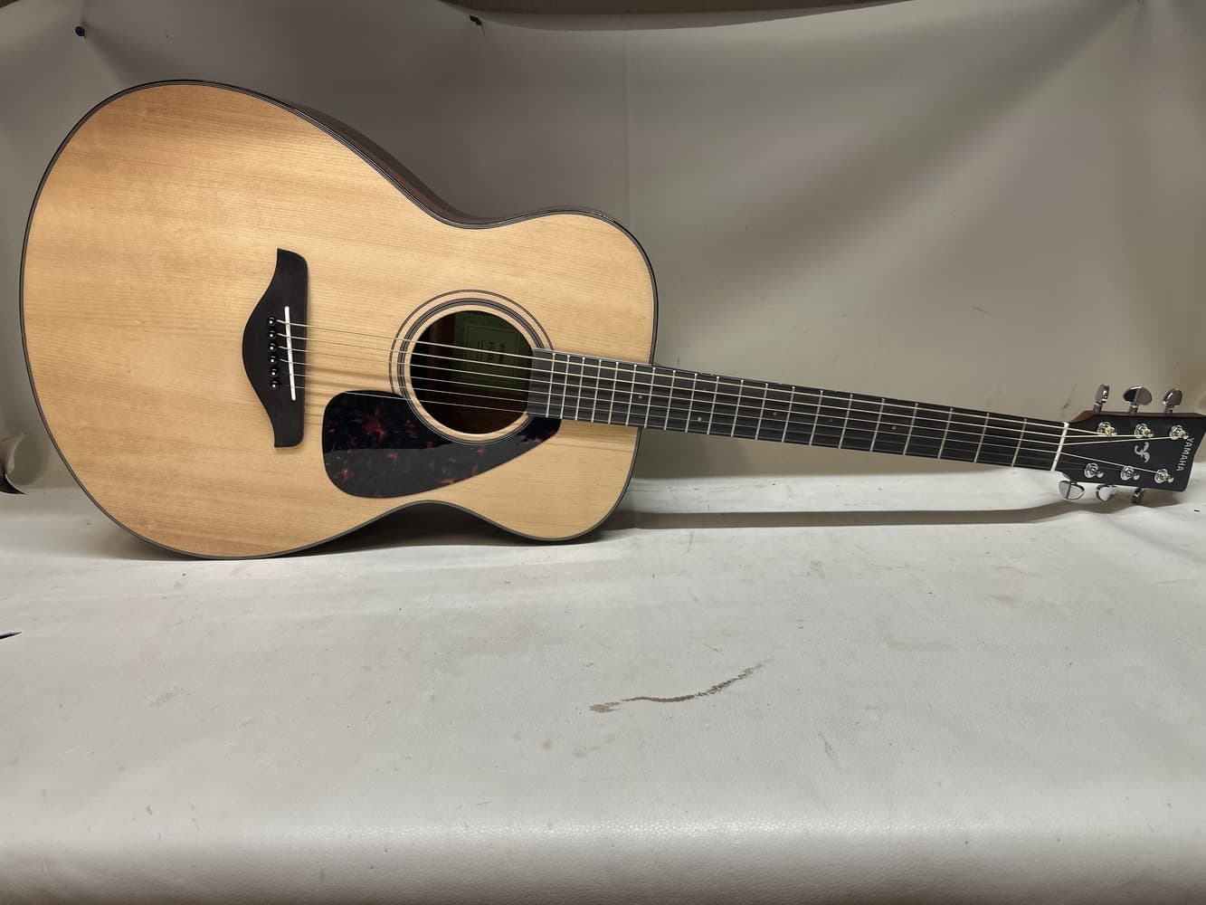 YAMAHA FS800J 6-STRING ACOUSTIC GUITAR