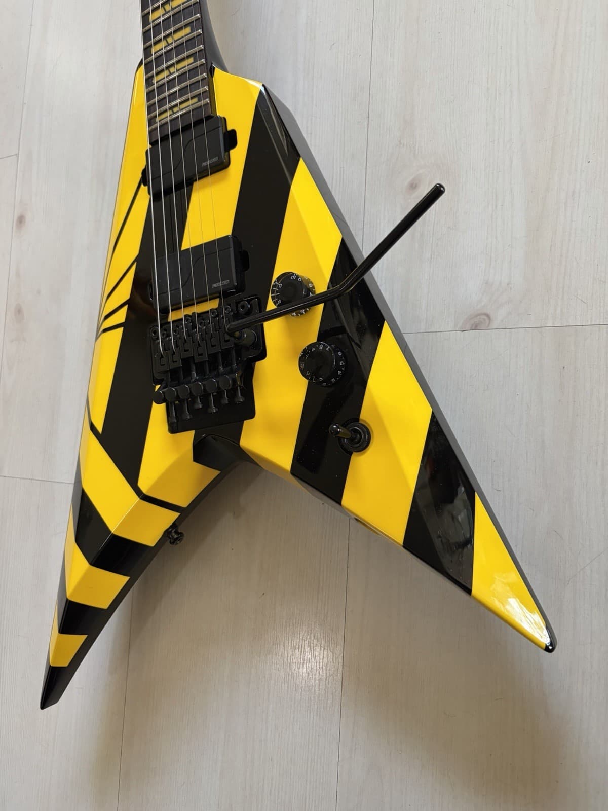 Washburn Parallaxe V260FR Michael Sweet – Fishman Fluence, Hipshot Tuners