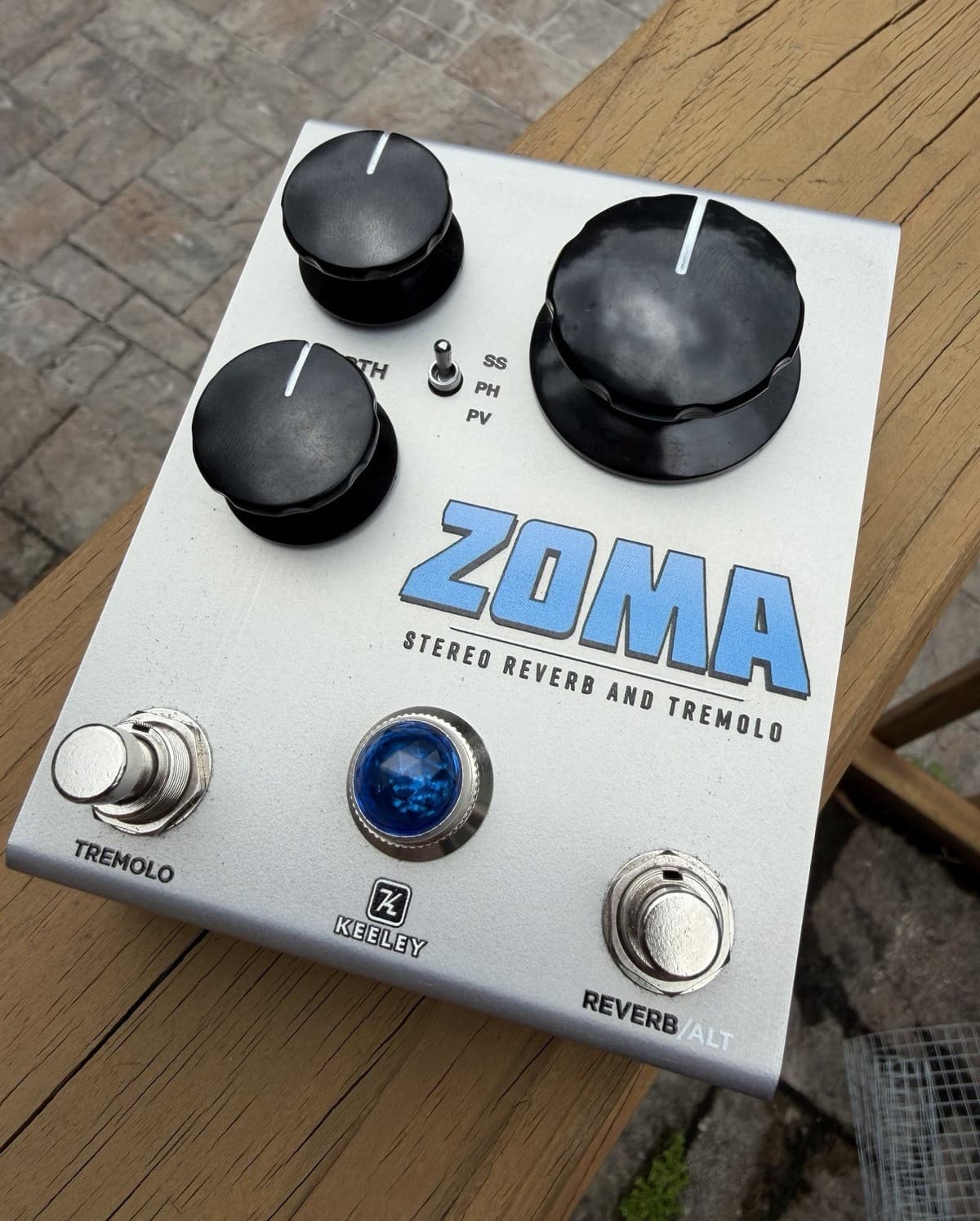 Keeley ZOMA Stereo Reverb & Tremolo Digital Effects Pedal for Guitar/Bass