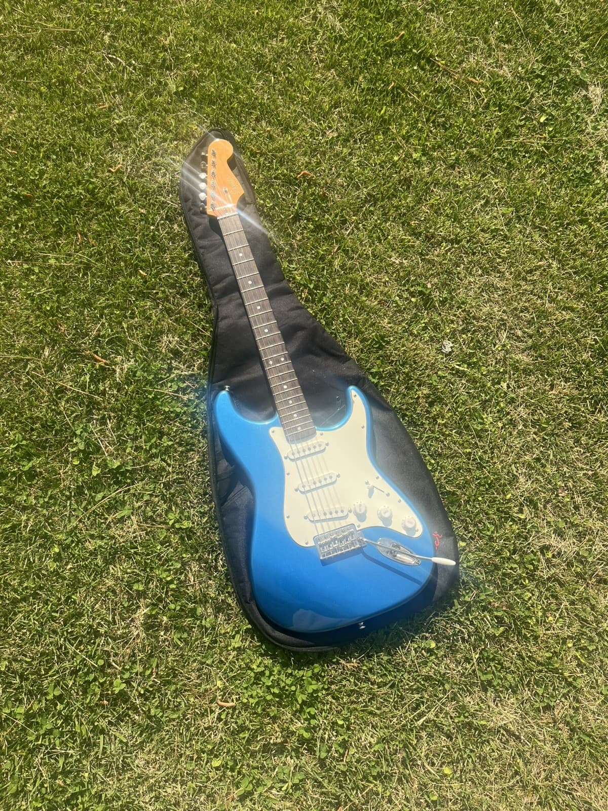 Squier Stratocaster Classic 60’s Vibe Electric Guitar Lake Placid Blue 6 String