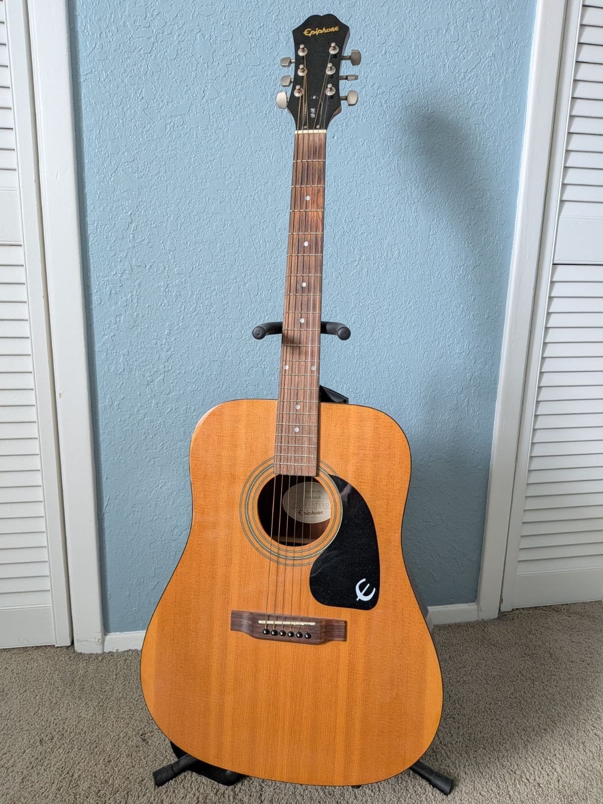 Acoustic guitar - Epiphone PR-150 NA, *includes stand & capo*