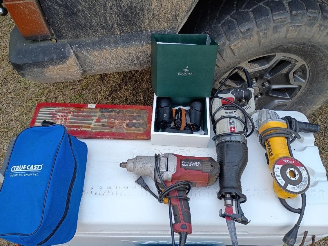 Ibanez Electric Guitar Black Solid Body 6 String 24 Frets w/ Strap