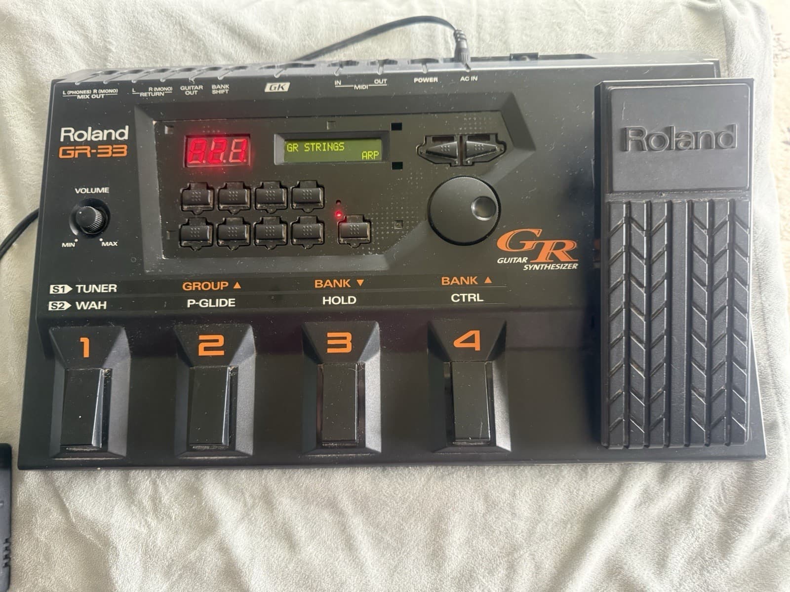 Roland GR-33 Guitar Synthesizer Module Multi Effect Pedal