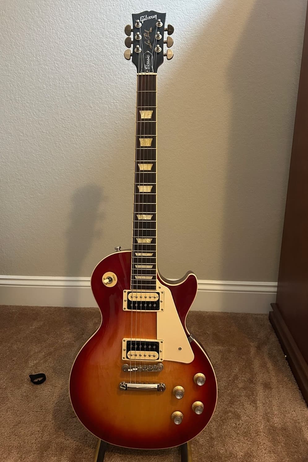 Gibson Les Paul Classic Electric Guitar - Heritage Cherry Sunburst Mint