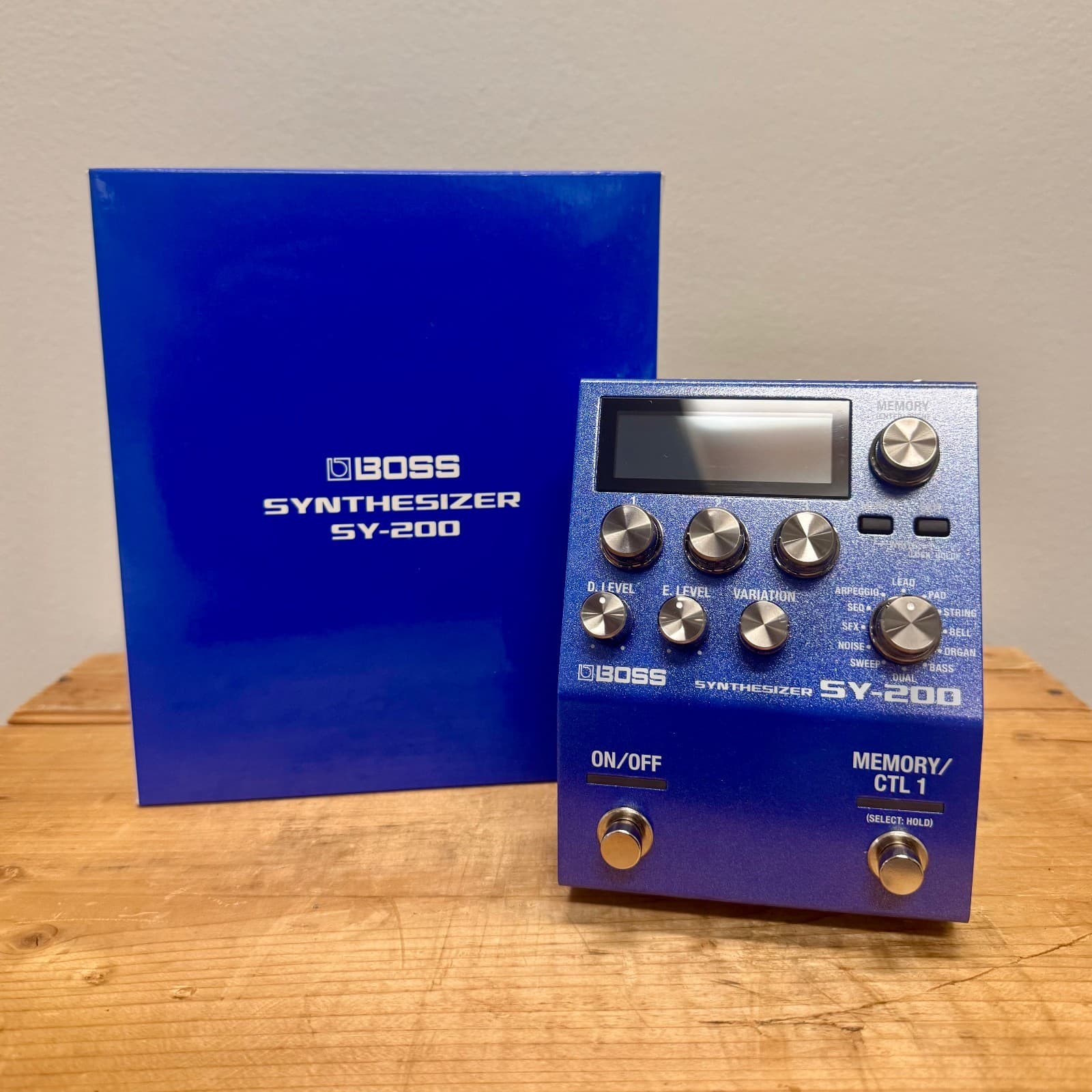 Boss SY-200 guitar synthesizer pedal, MINT