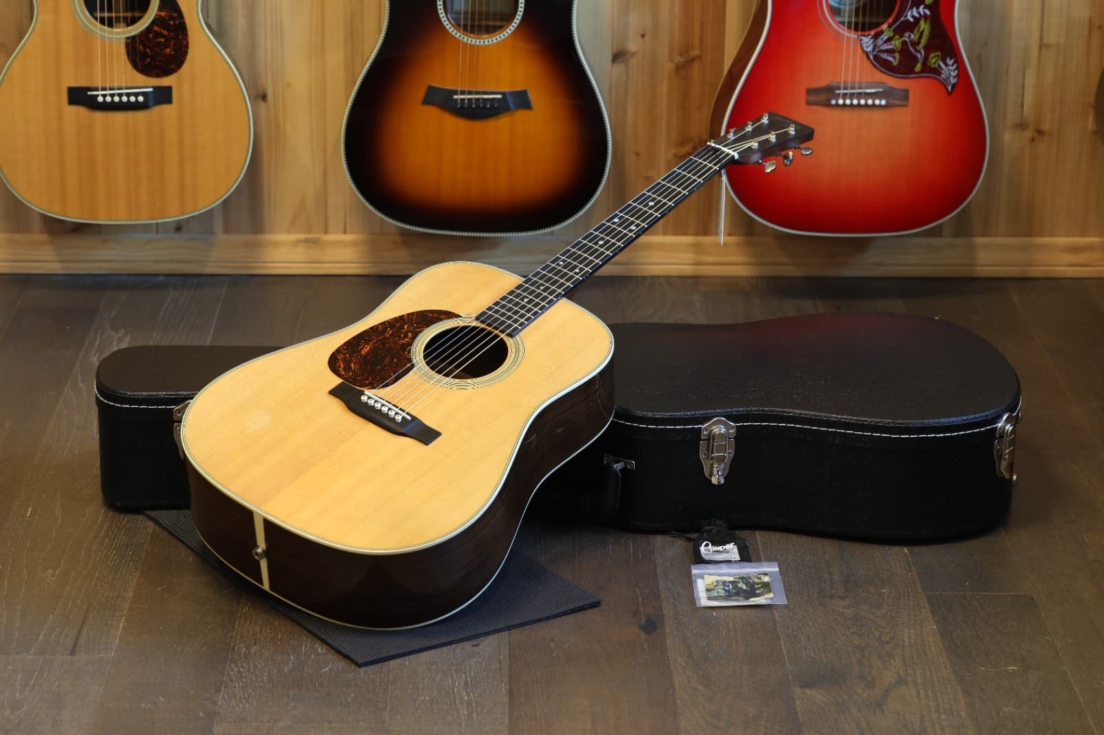 Lefty & Minty! 2019 Martin D-28 Dreadnought Acoustic Guitar Natural + OHSC