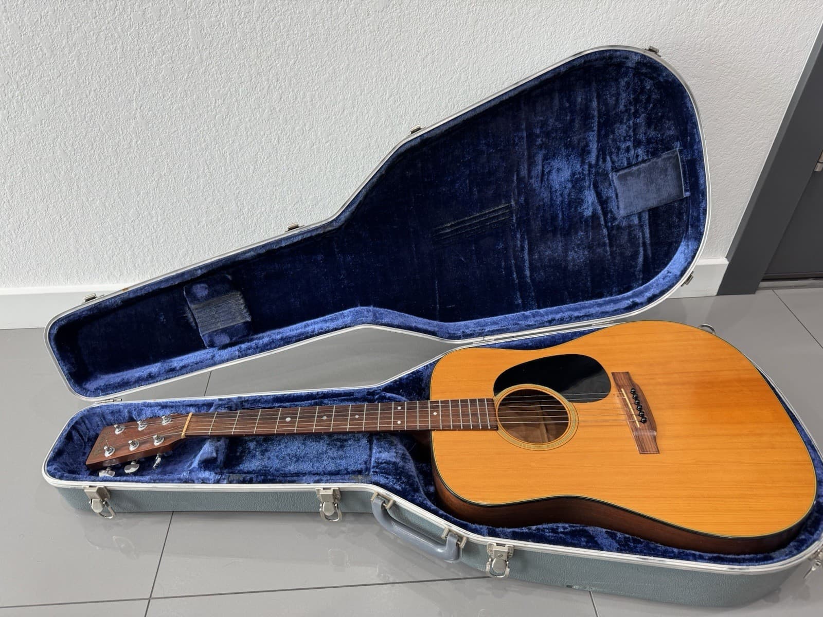 Vintage 1974 Martin Acoustic Guitar D18 (D-18) With Case
