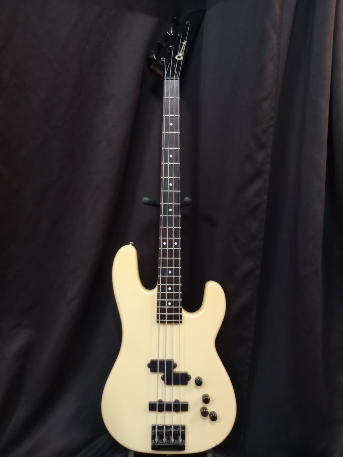Charvel Model 2B Electric Bass MIJ 90's PJ Pickups White w/Hard case *FREE SHIPP