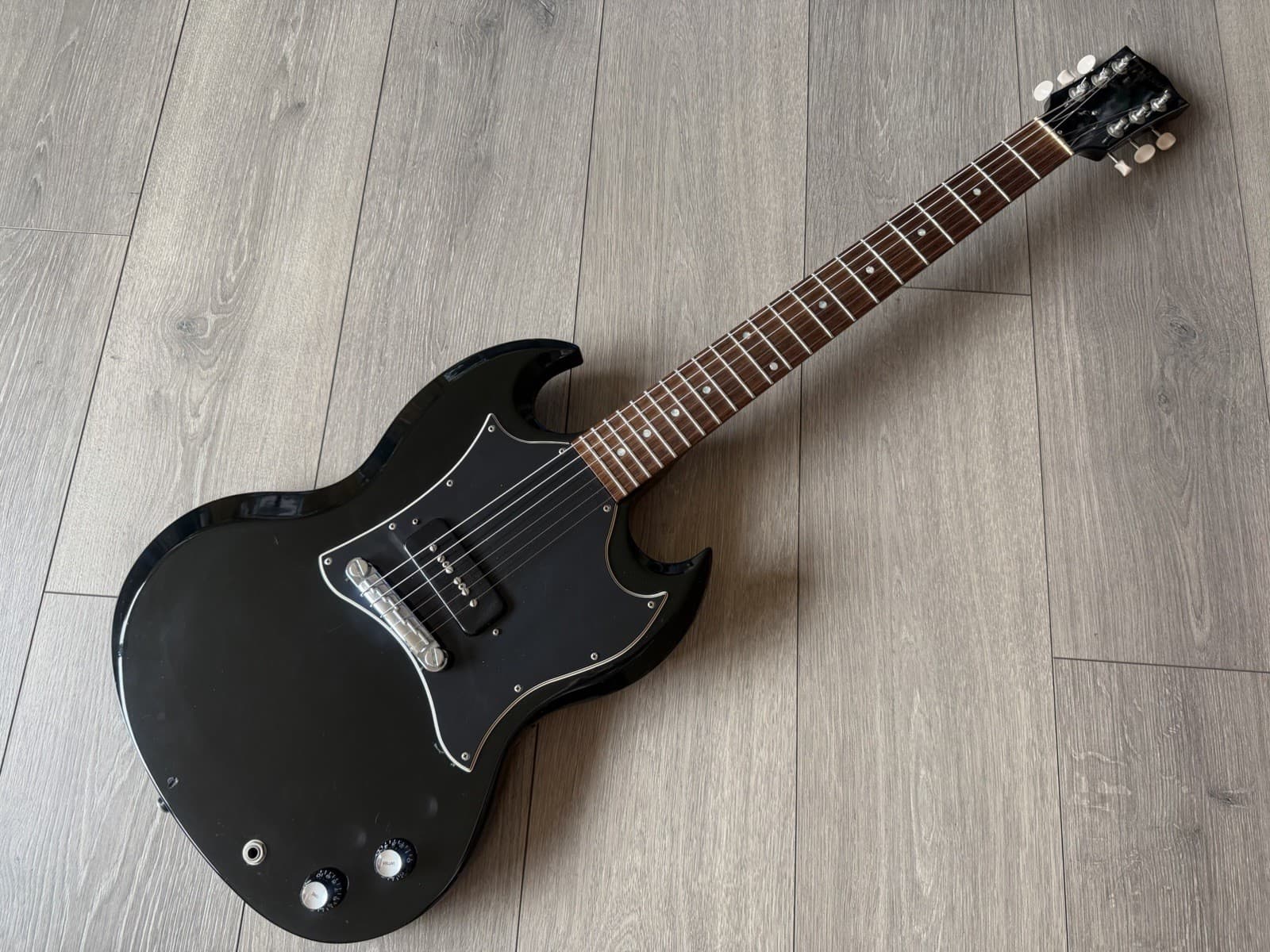 01 Gibson SG Junior JR Batwing Large Pickguard Black Angled Wrap Bridge Tkl Case