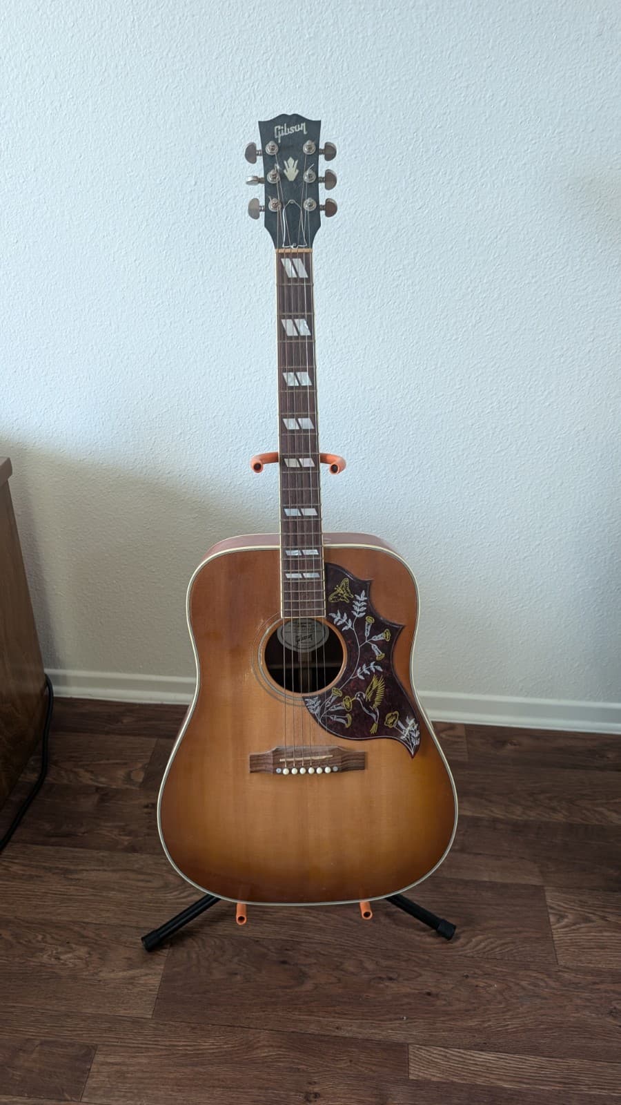 Gibson Hummingbird Dreadnought 6 String Acoustic Guitar Right-Handed with Case