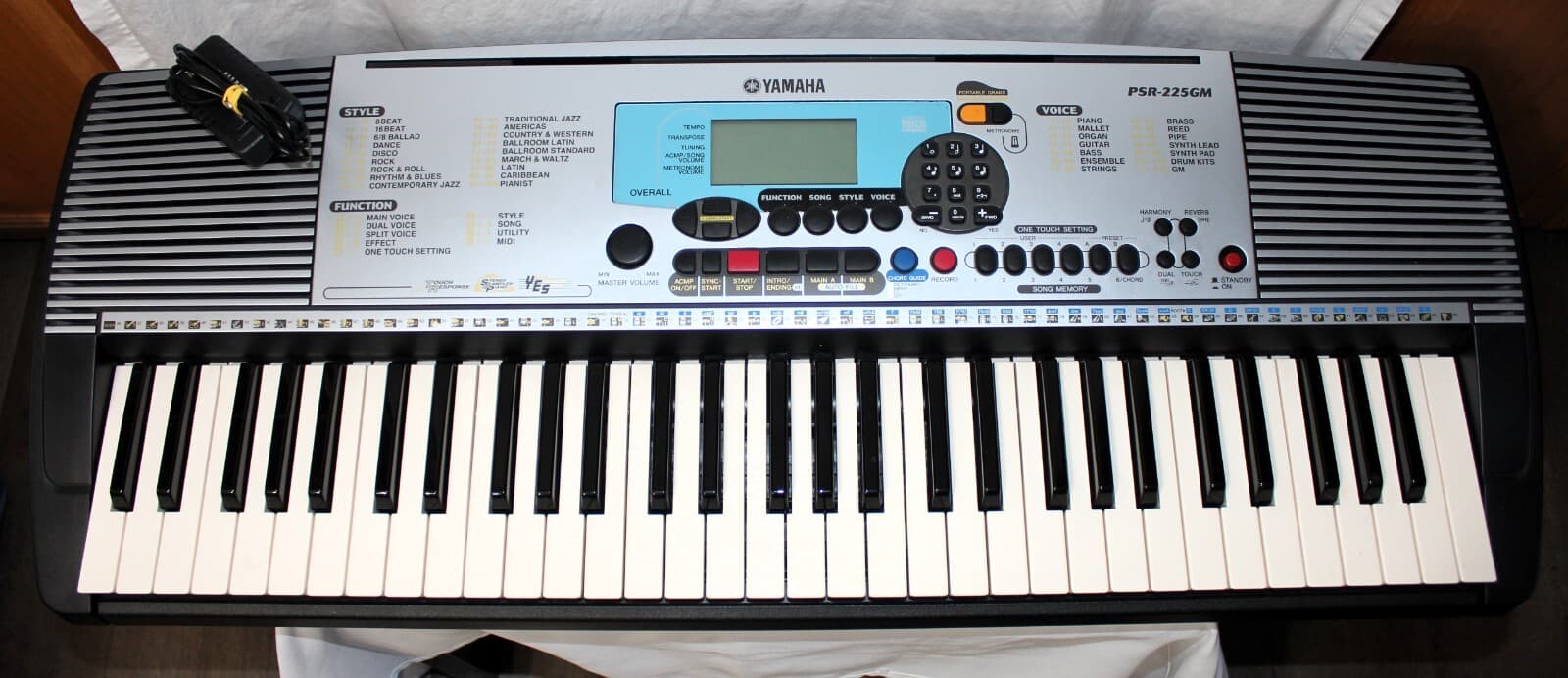 Yamaha Portatone PSR-225 61 Key Electronic Keyboard Synthesizer Piano TESTED