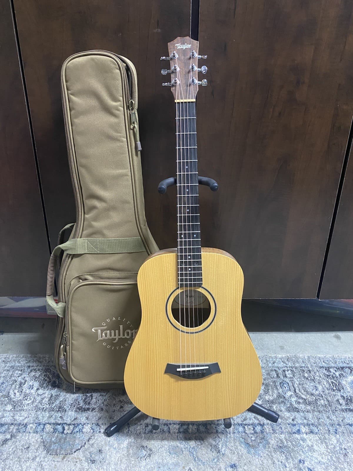Taylor Acoustic Guitar - Baby Taylor BT1 Natural w/ Taylor Bag