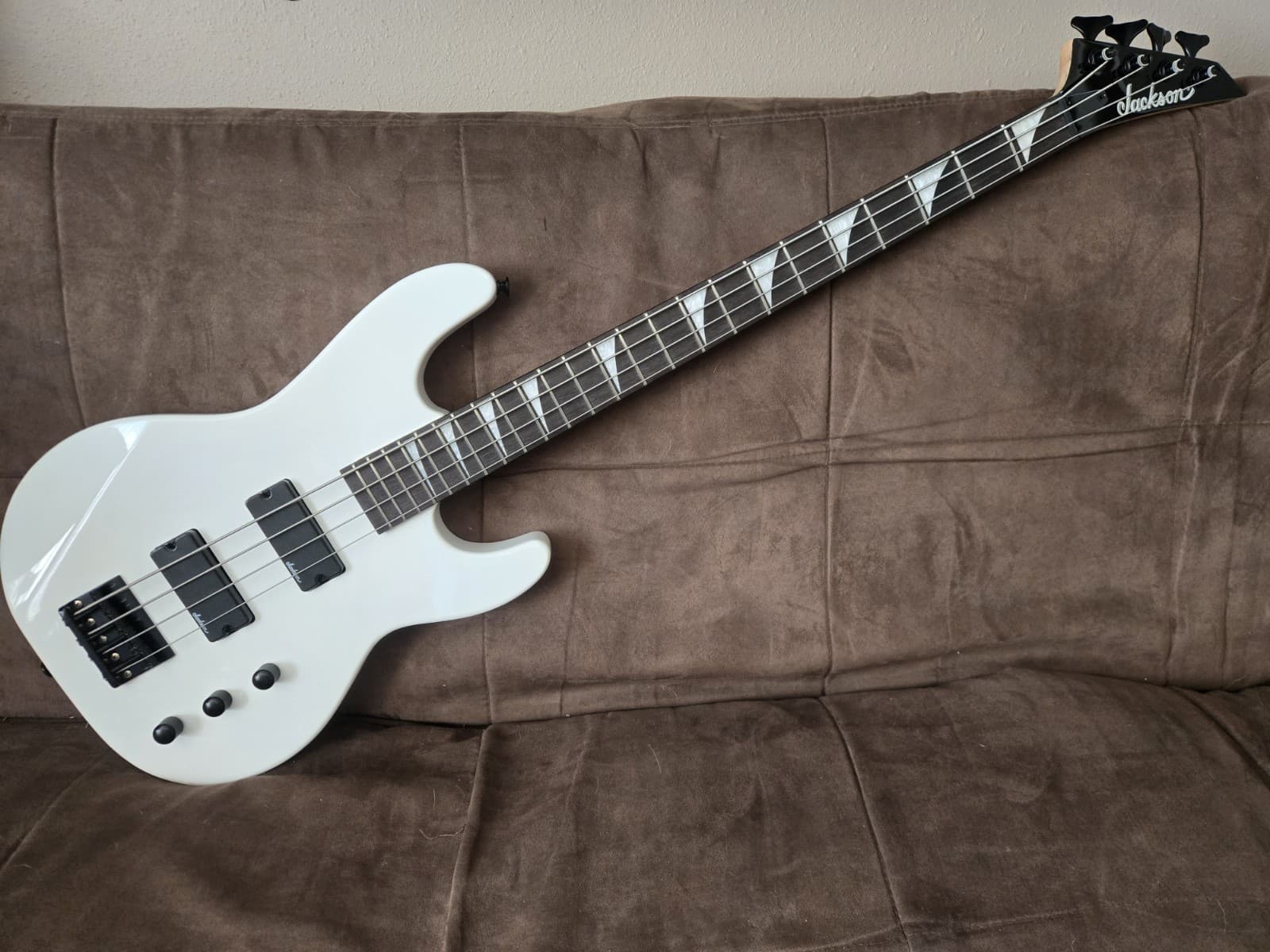 2018 Jackson Concert Bass 4-String Solid Body Right-Handed White Rosewood 24F