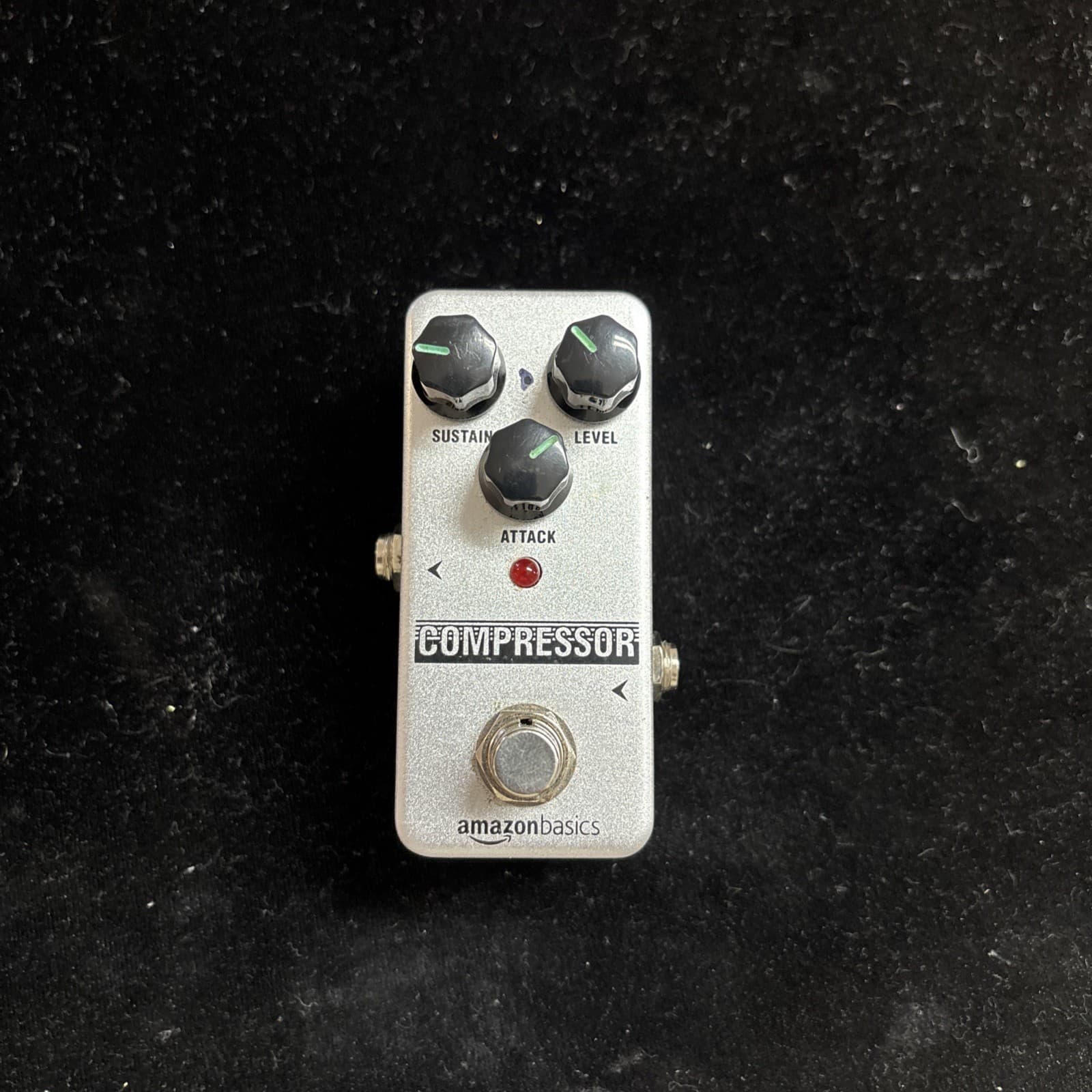 AmazonBasics FCP2 Mini Compressor Analog Pedal for Electric & Bass Guitar