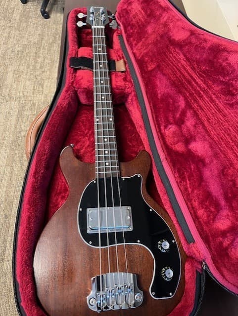 GIBSON LES PAUL DOUBLE CUT BASS GUITAR