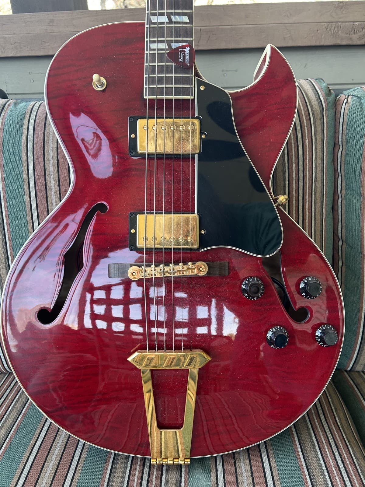 Gibson ES-175 Wine Red Hollow Body Gold Hardware Electric Guitar w/ Case