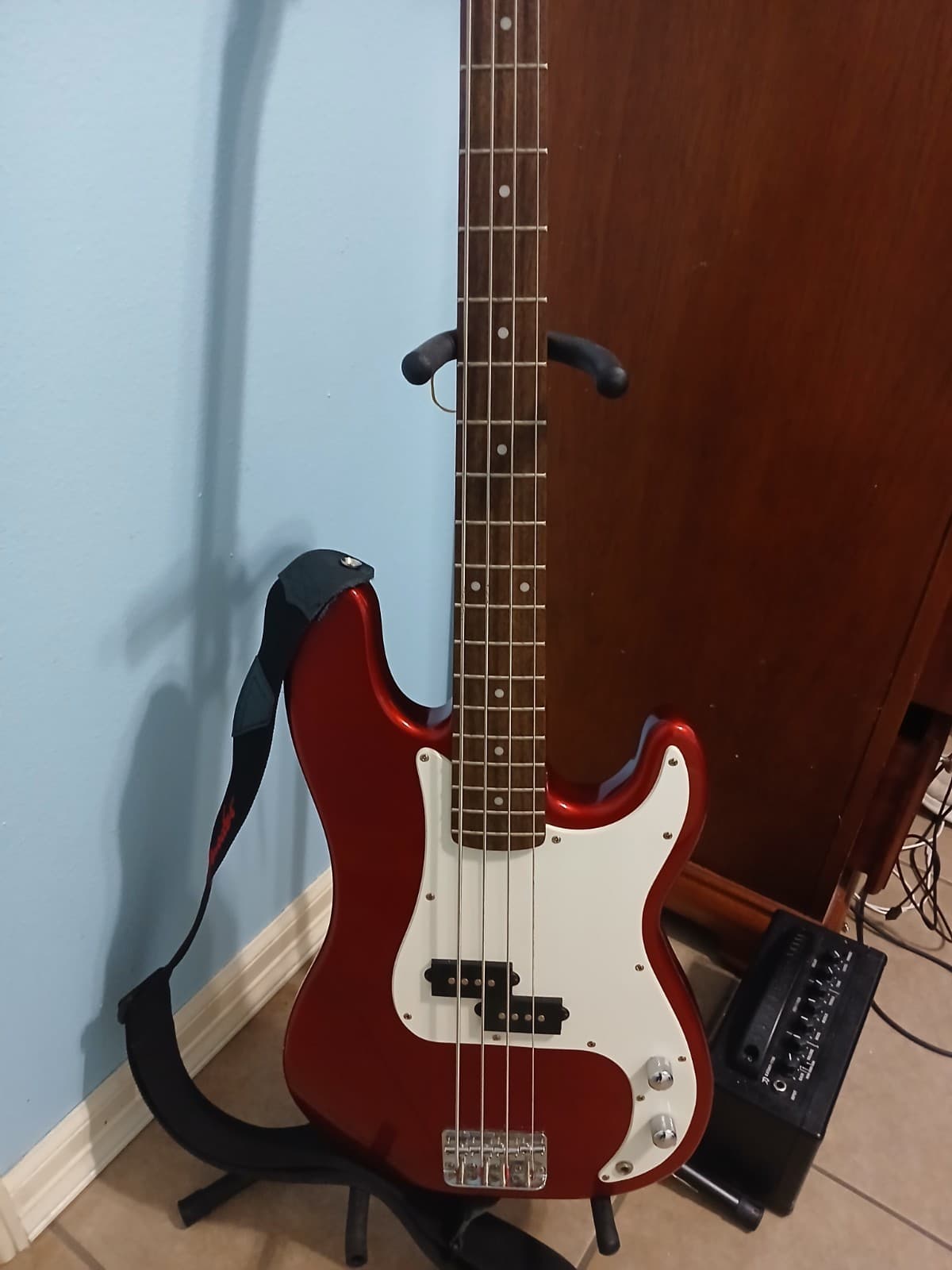Squier Affinity Precision Bass - Parts / Repair (Bowed Neck) SEND OFFERS