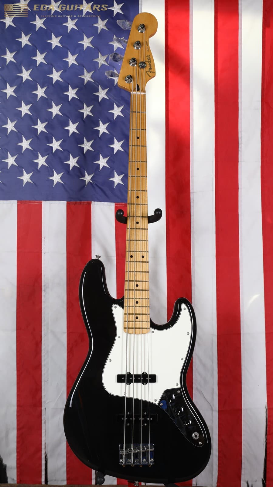 Fender Player Jazz Bass w/Maple Fretboard - Black