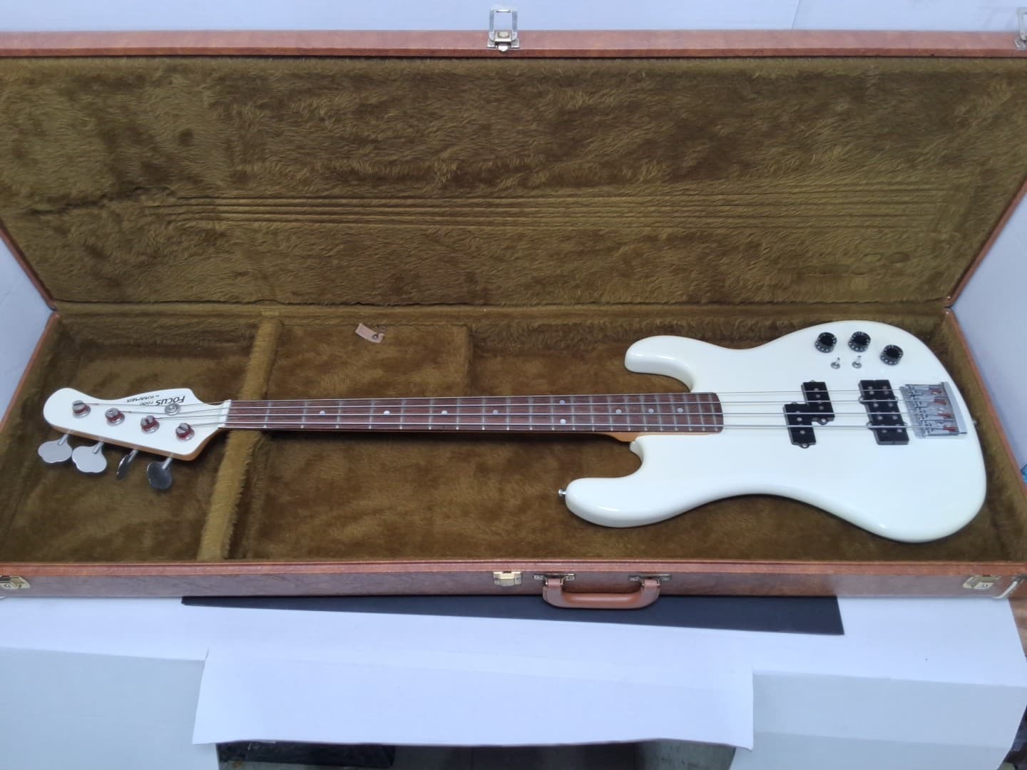 1985? Focus 7000 by Kramer Electric Bass Guitar w/Hard Case - #10660