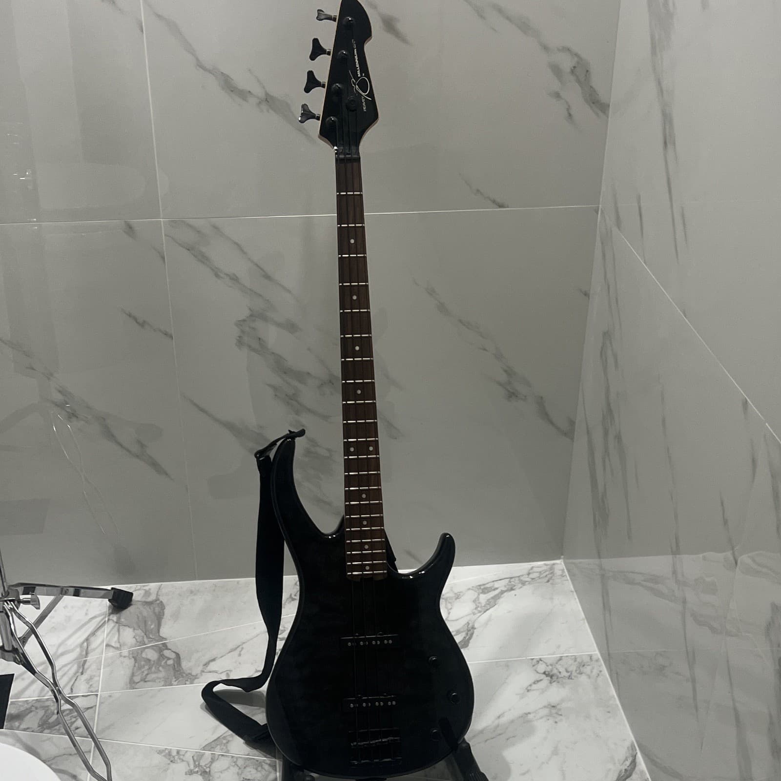 Peavey Millennium BXP 4-String Solid Body Right-Handed Bass, Black, 24 Frets