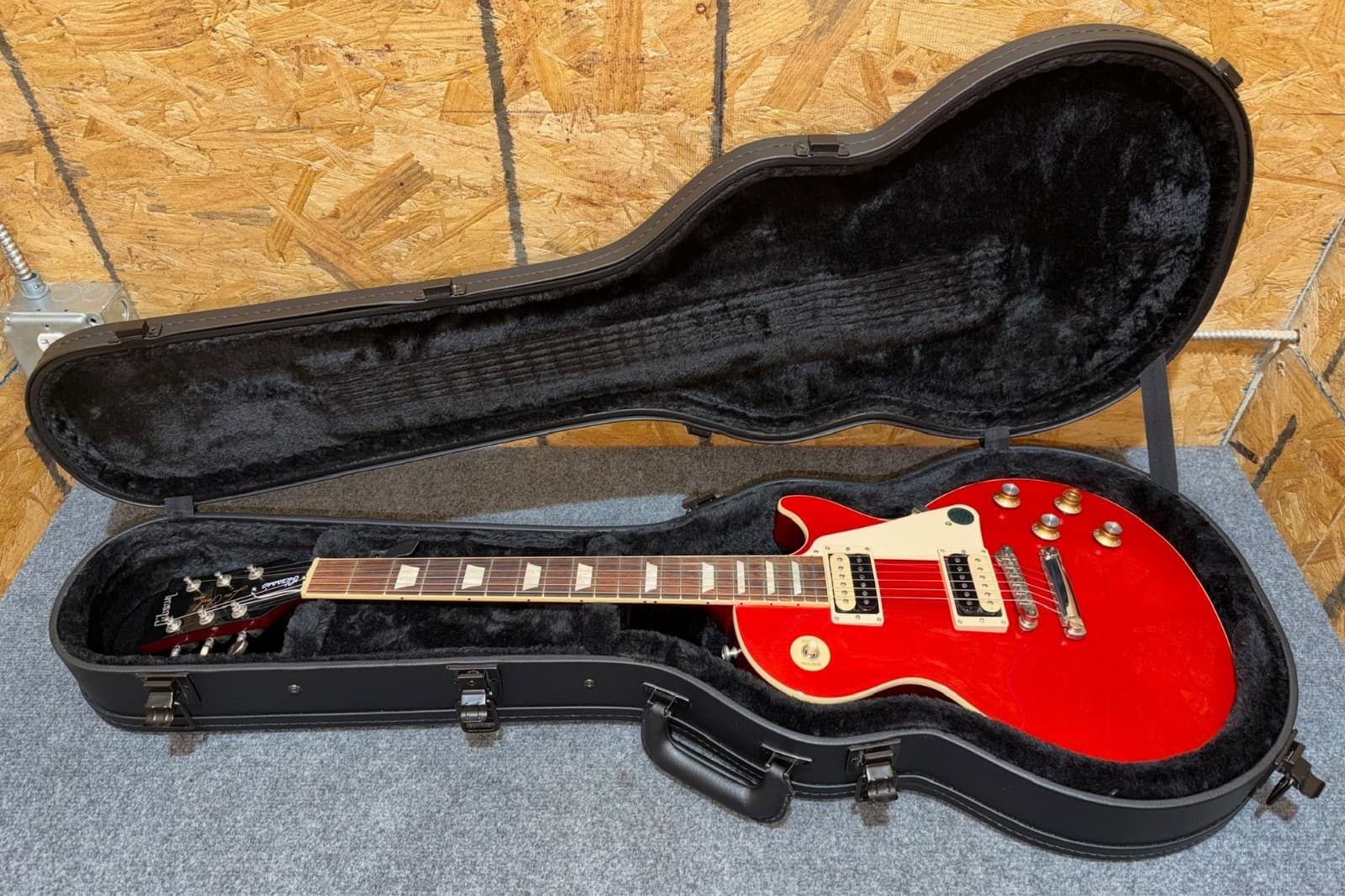 Gibson Les Paul Classic Electric Guitar 2021 Cherry w/ Case