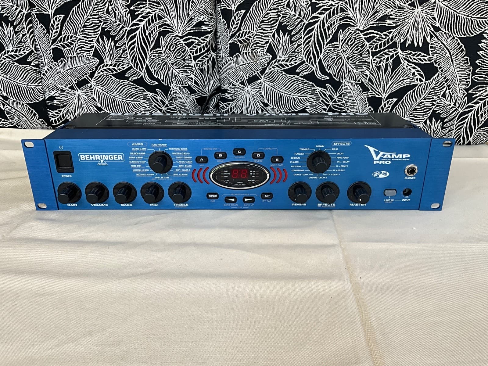 Behringer V-AMP PRO Guitar Amp Simulator/Multi-Effects