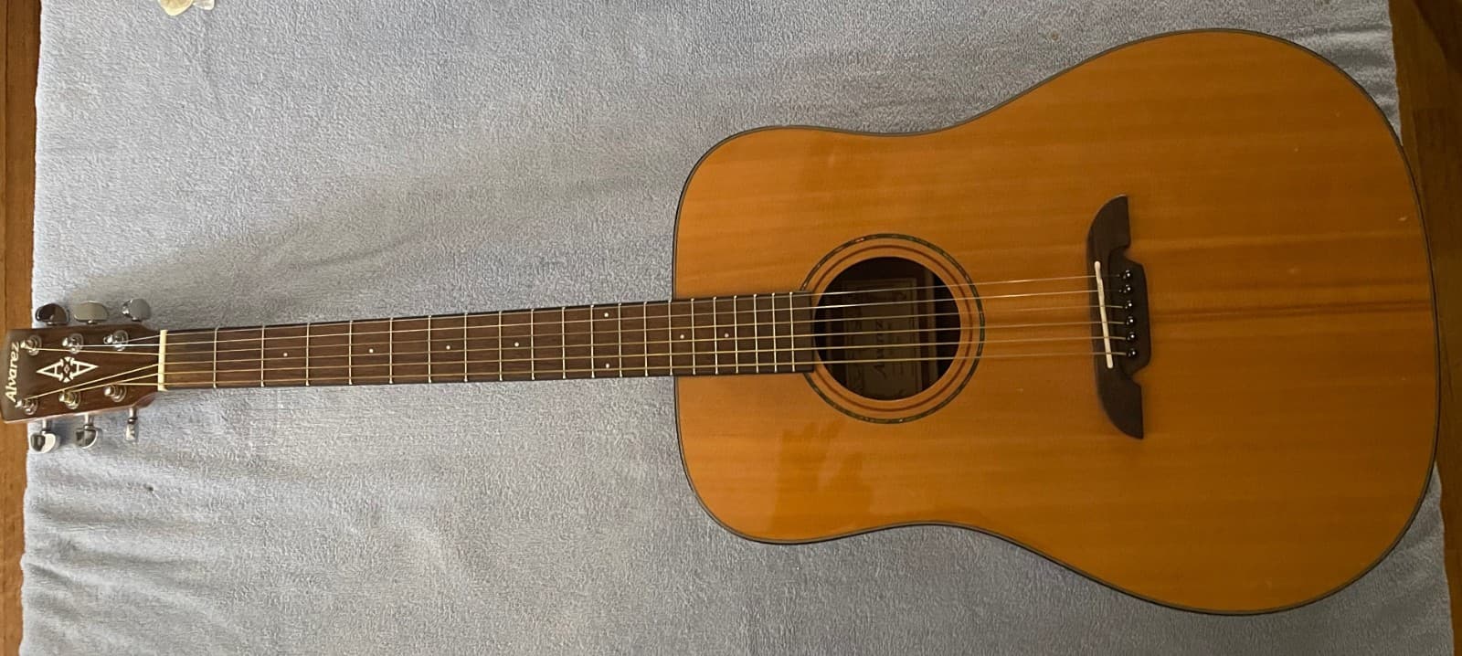 Alvarez AD30 Acoustic Guitar / / /