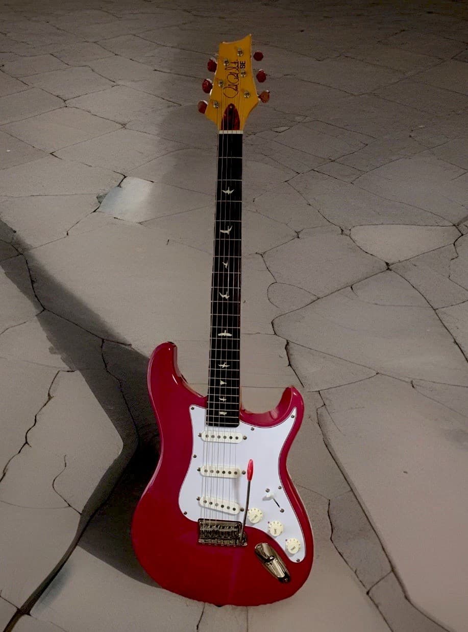 PRS SE Silver Sky, Maple Neck, Rosewood Fretboard, Color Dragon Fruit + Gig Bag.